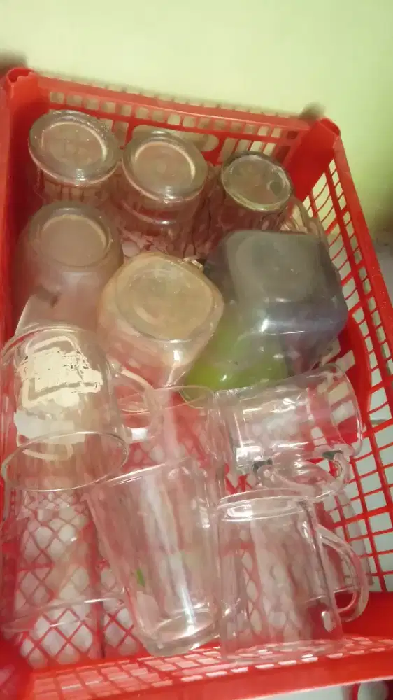Dijual gelas besar dan kecil