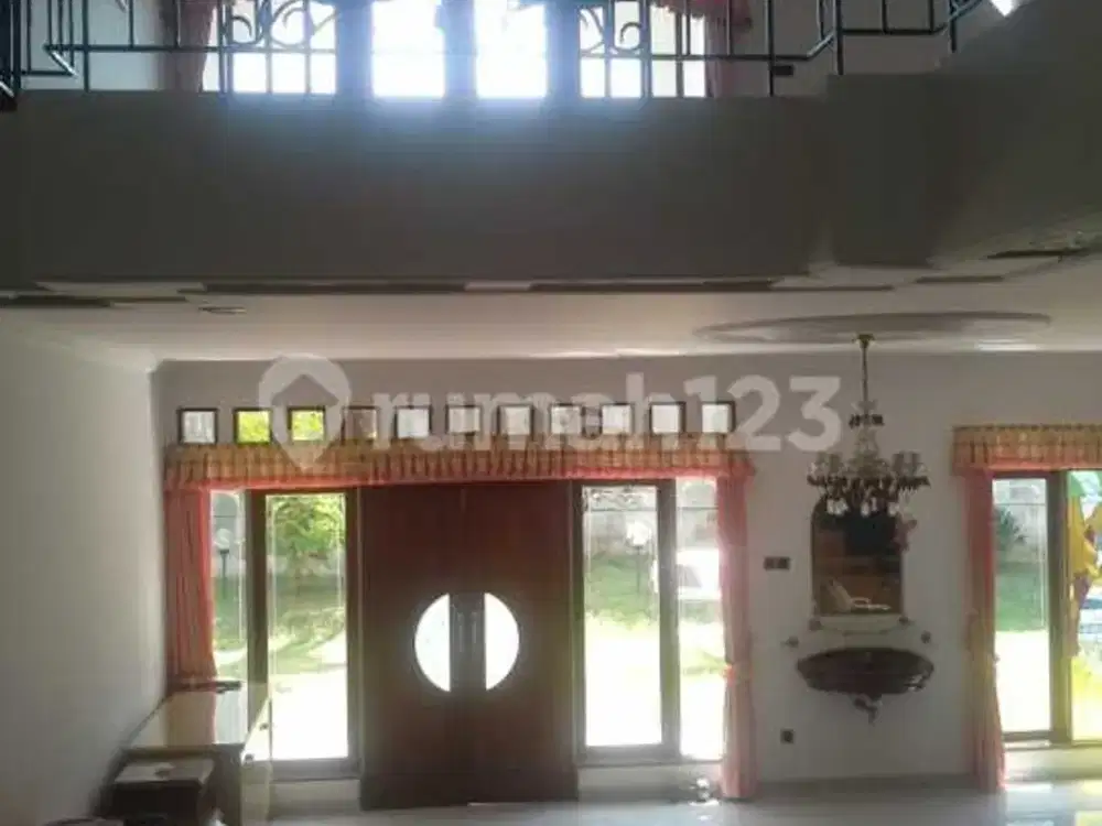 Dijual Rumah Besar Bagus Jalan Raya di Pekalongan