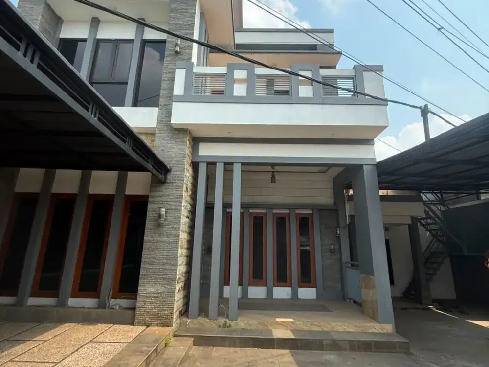 Wts rumah 3 lantai  Ciakar Girang - BSD ( belakang IZZI )