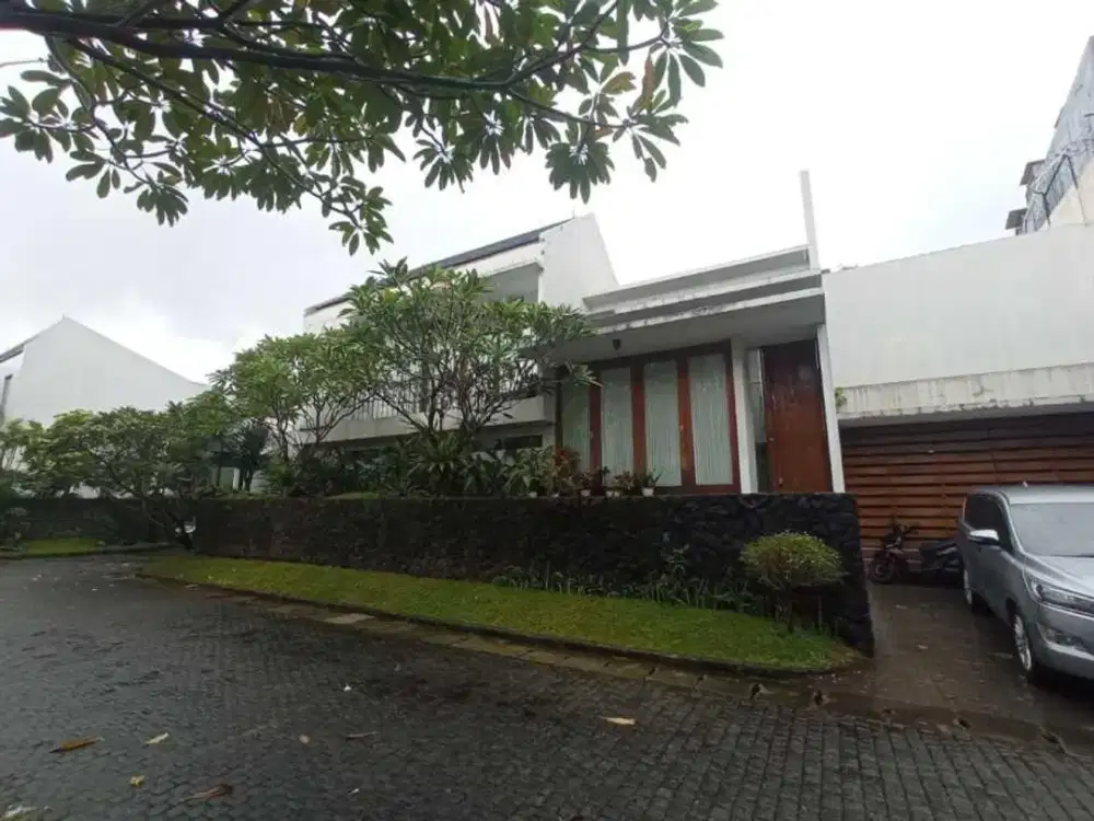 Dijual Rumah Dengan Pool Di Kemang Jakarta Selatan