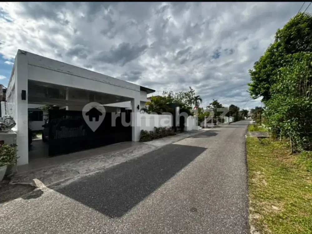 Rumah mewah  Konsep Villa Dekat Harapan Raya Dan Kantor DPRD