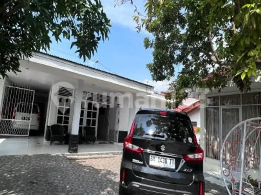 Rumah Tengah Kota Dekat Smu 8