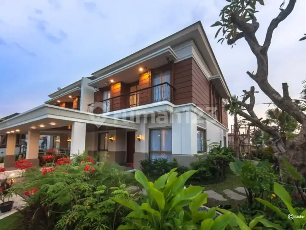 Rumah Mewah Nuansa Tropis Dekat Mall Living World