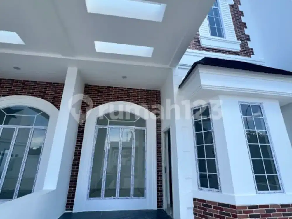 Rumah Mewah Konsep Eropa Dipusat Kota