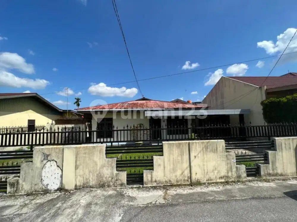 Rumah Dengan Tanah Luas Lokasi Tengah Kota Dekat Koki Sunda
