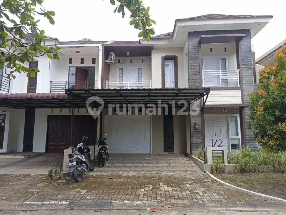 Rumah Komplek Elite Dan Asri Lokasi Tengah Kota Security 24 Jam