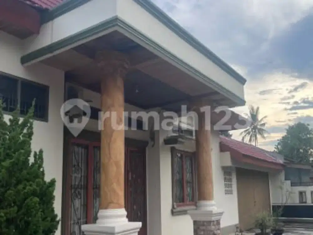 Disewakan Rumah Halaman Luas Cocok Untuk Kantor Atau Mess