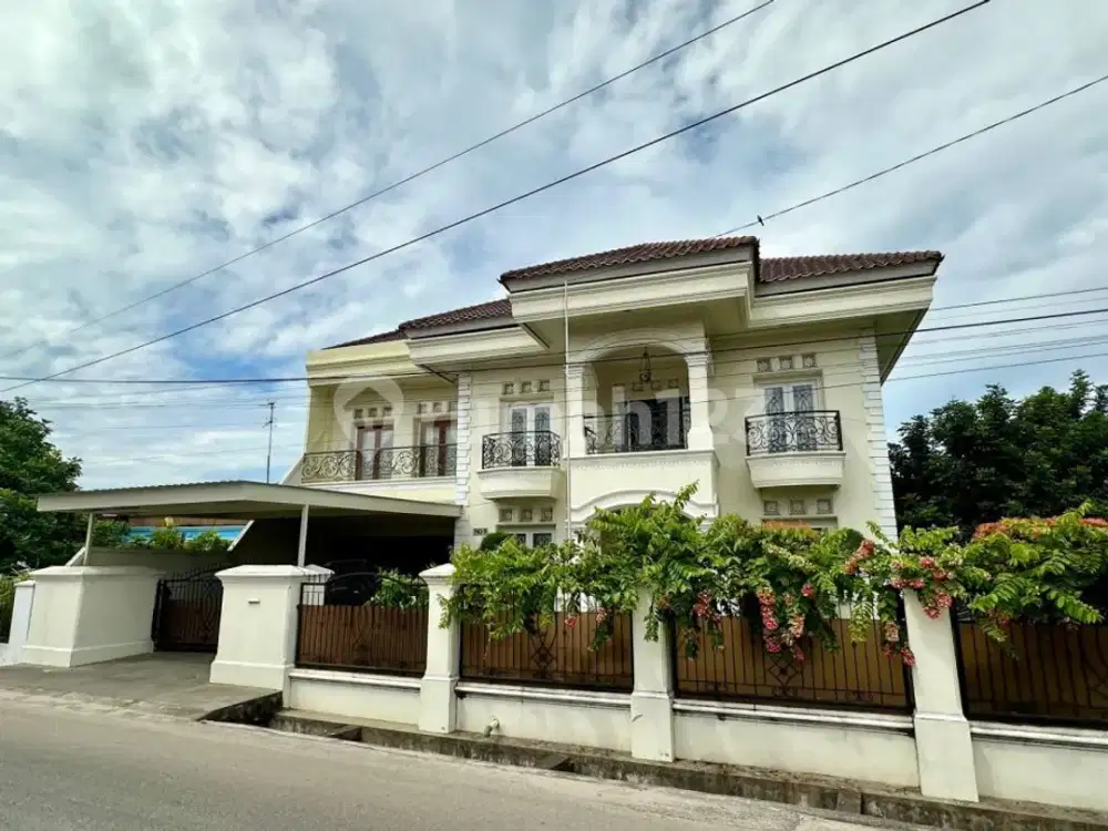 Rumah Mewah 2 Lantai Tengah Kota Dekat Jalan Nangka