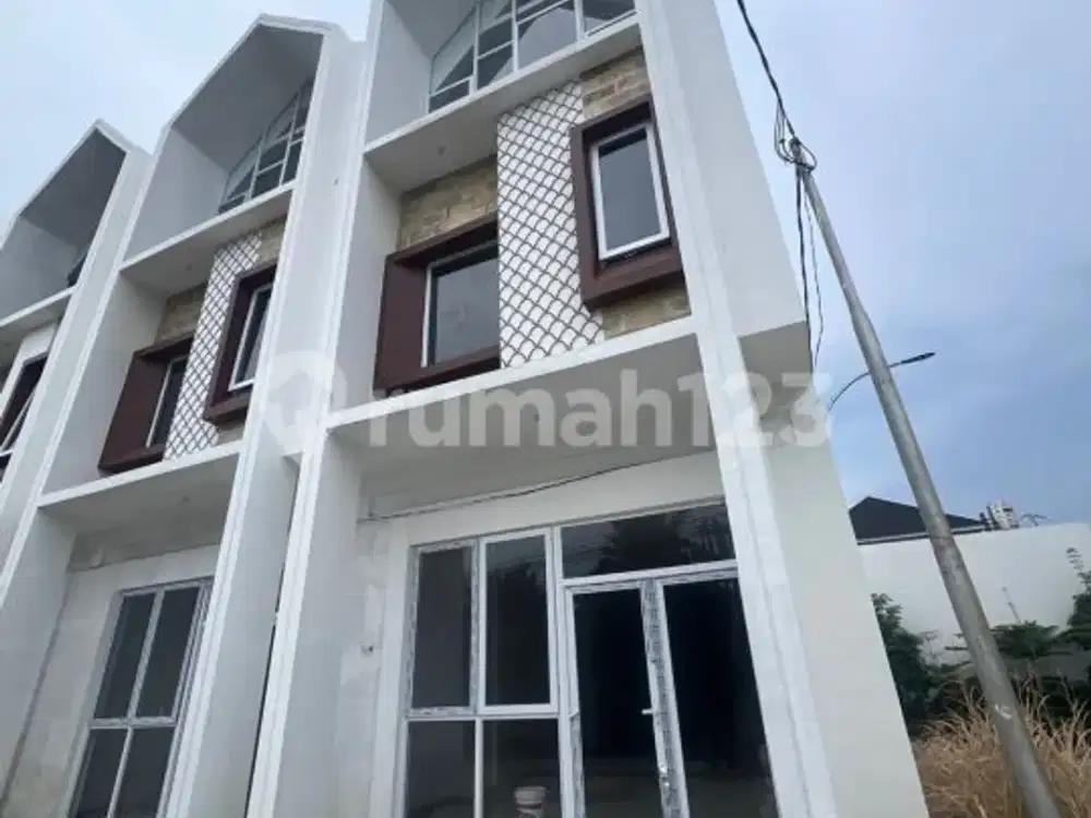 Ruko Lokasi Strategis Untuk Kantor Atau Usaha Dekat Arifin Ahmad