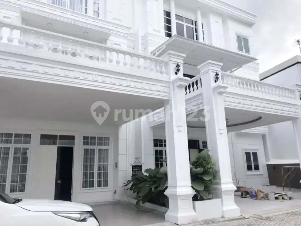 Rumah Mewah Dengan Desain Eropa Lantai 3 Dekat Kampus Unri