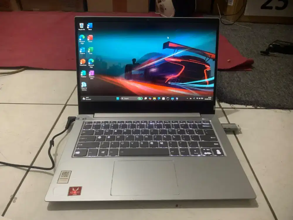 Laptop Lenovo ideapad s340 
Prosesor AMD Ryzen 3 3200u (4CPUs ) 2.6GHz