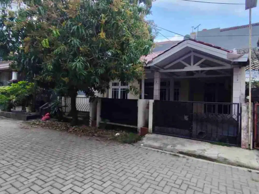 Rumah Dekat Sekolahan St. John Di Harapan Indah Bekasi