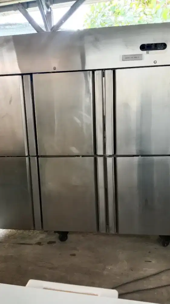 UPRITHG TYPE Chiler 6Pintu kapasitas 1500Liter merk GEA