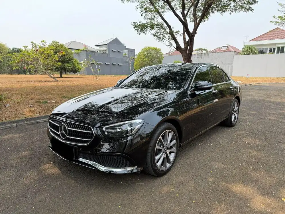 Mercedes Benz E200 Avantgarde Line W213 AT 2023 Low Km