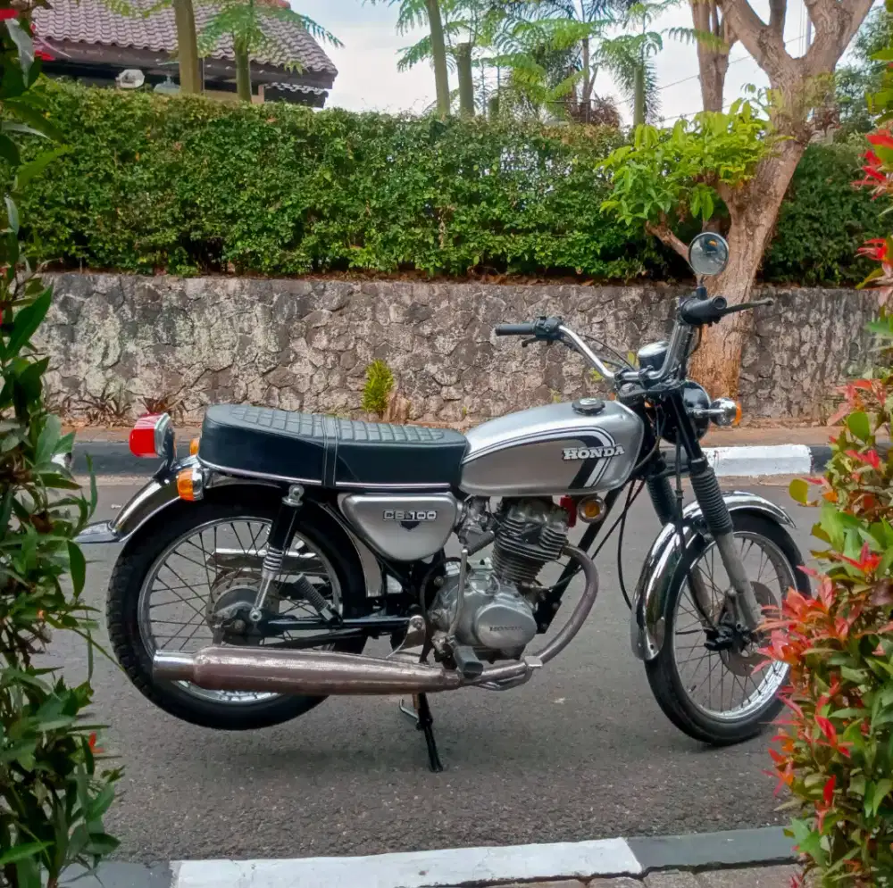 Jual honda cb100 th1977 silver edition LANGKA