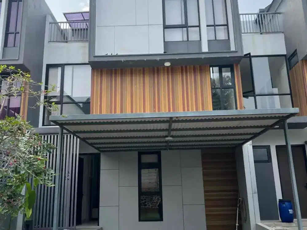 Jual/Sewa Rumah Tiga Lantai Full Furnished Cluster Baru Kota Wisata