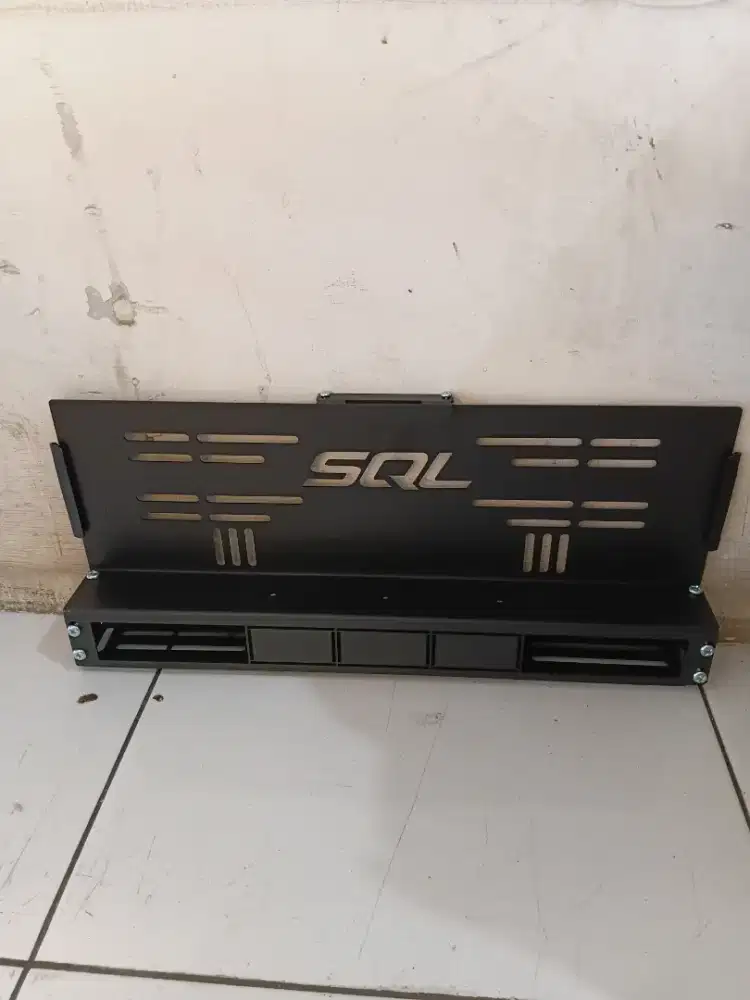 Breket lampu plat nomor merek SQL