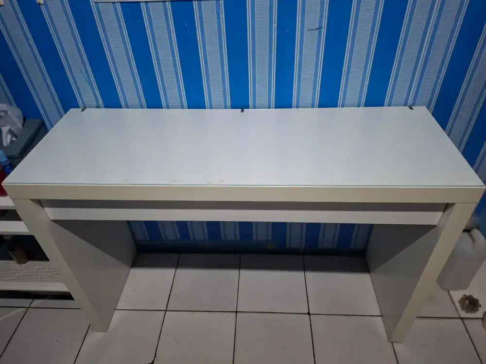 Meja rias putih kaca merek ikea