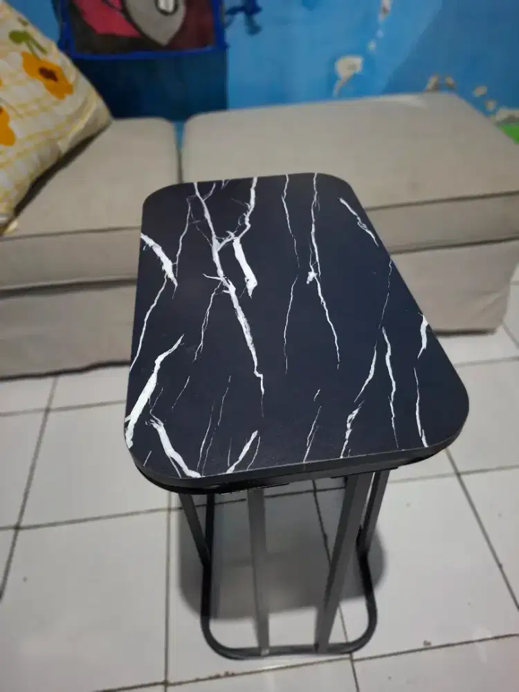Meja kecil samping kasur/ sofa