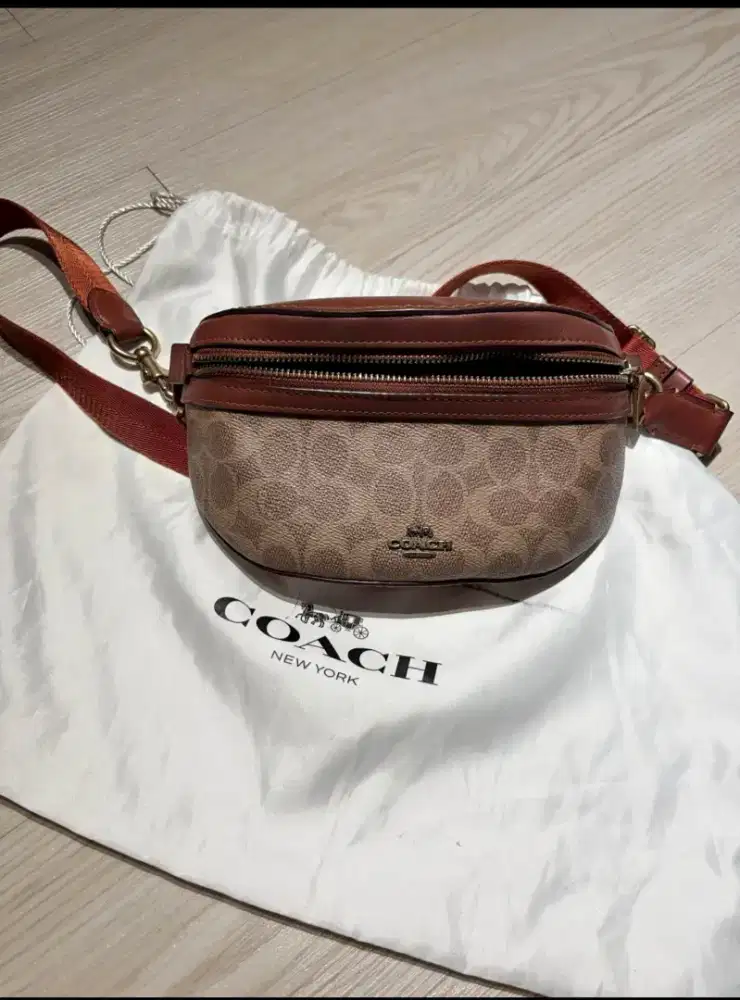 Tas Selempang Coach

Original