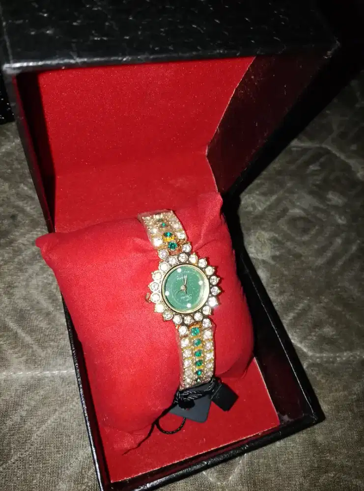 Jam tangan wanita