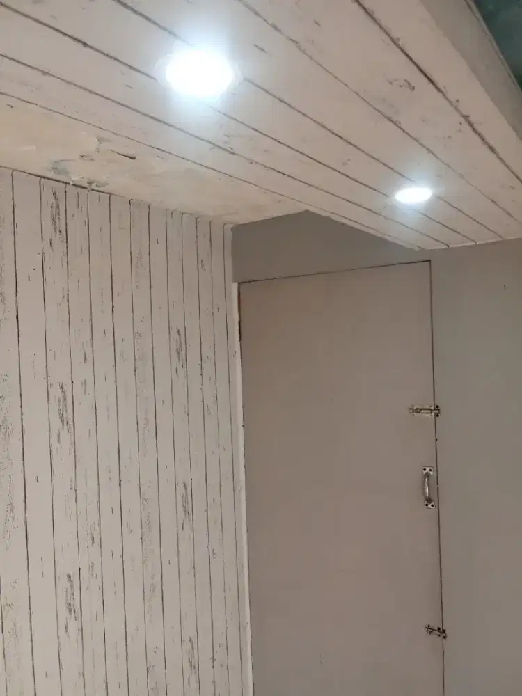 Di kontrakan ruang usaha / kantor