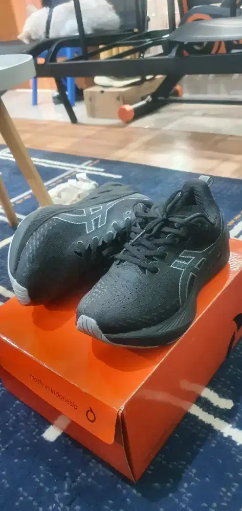 Sepatu Asics Novablast 4