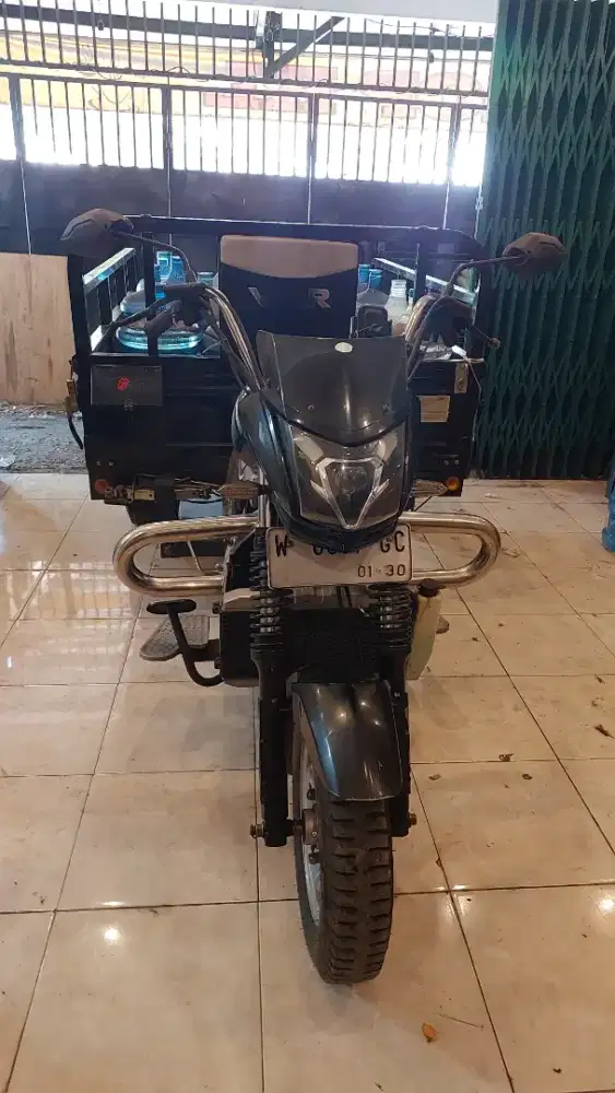 Dijual cepat viar roda 3 pemakaian tahun 2025 terawat seperti baru