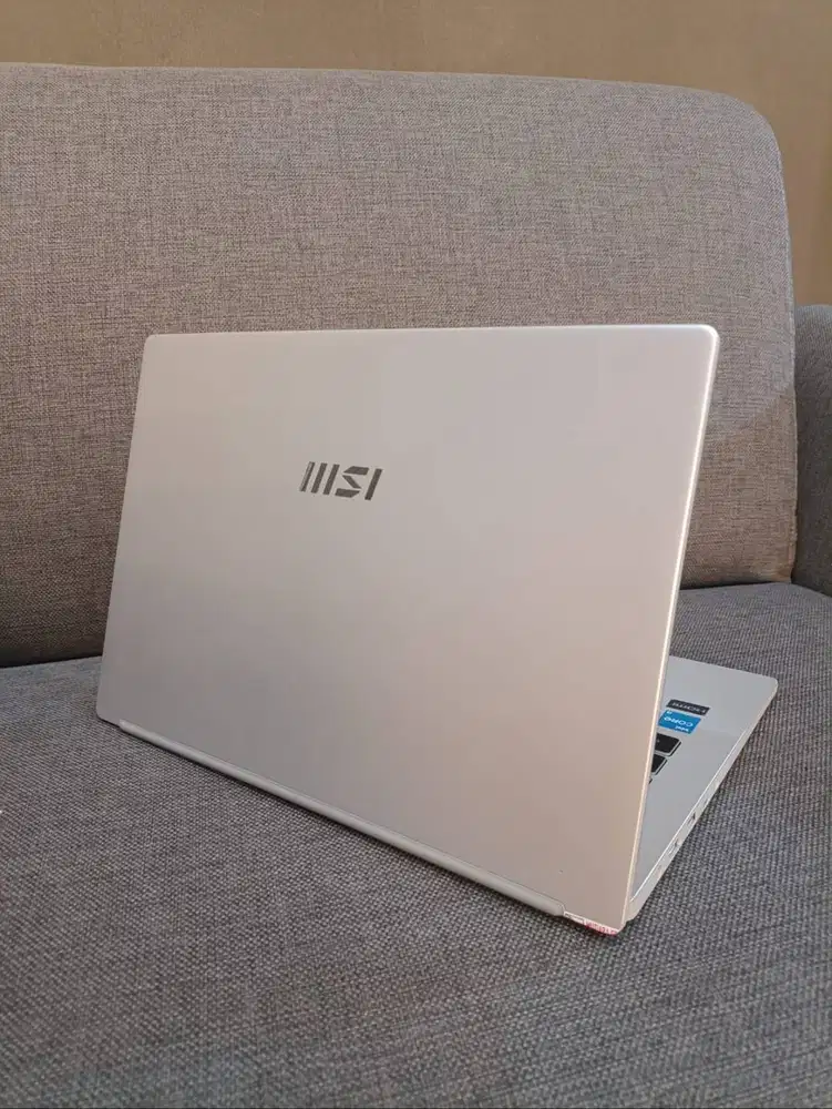 MSI Modern 14 C12MO - Intel Core i3-1215U - ⁠RAM 8GB