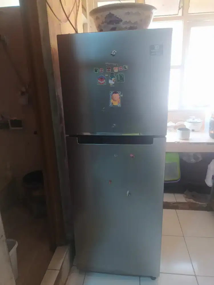 Kulkas 2 pintu dan mesin cuci