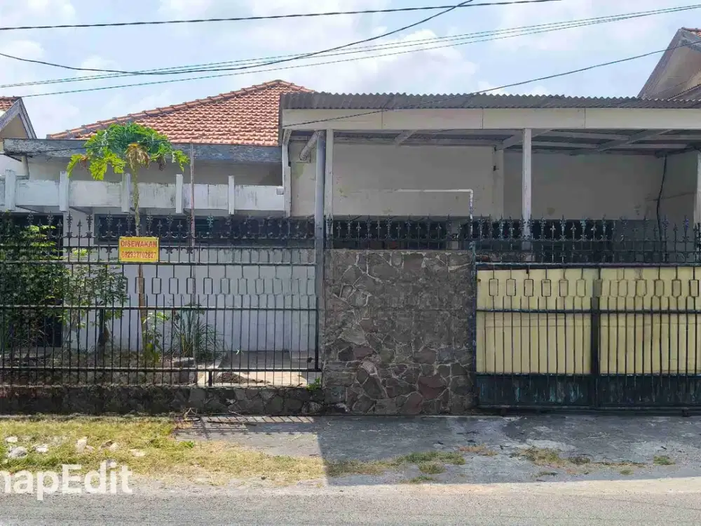 Rumah Ngagel dekat jalan raya cocok untuk usaha