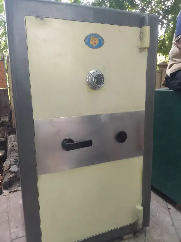 Jual brankas untuk keamanan dokumen penting anda