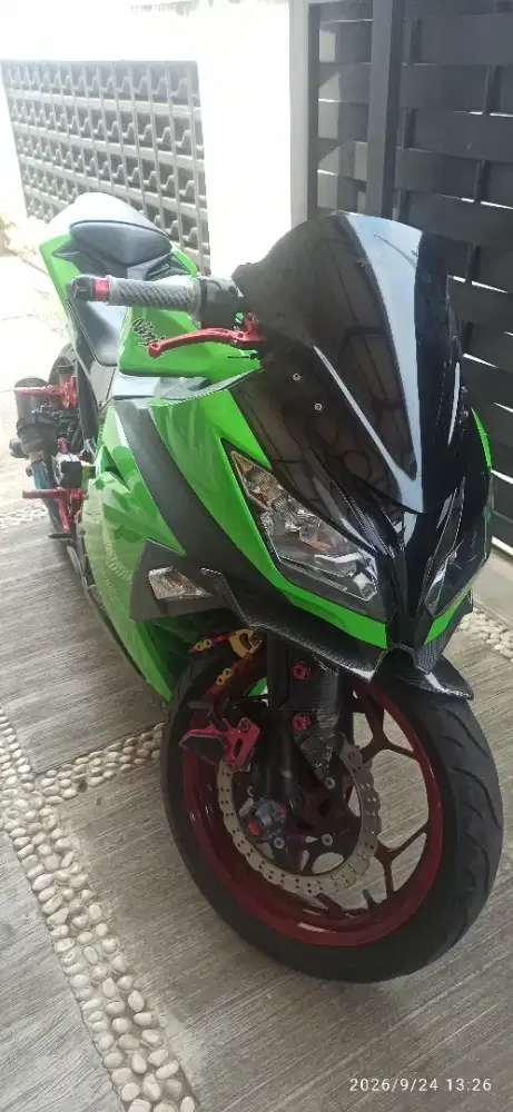 Dijual santai kawasaki ninja 250 CC thn 2014 harga 27jt nego santai