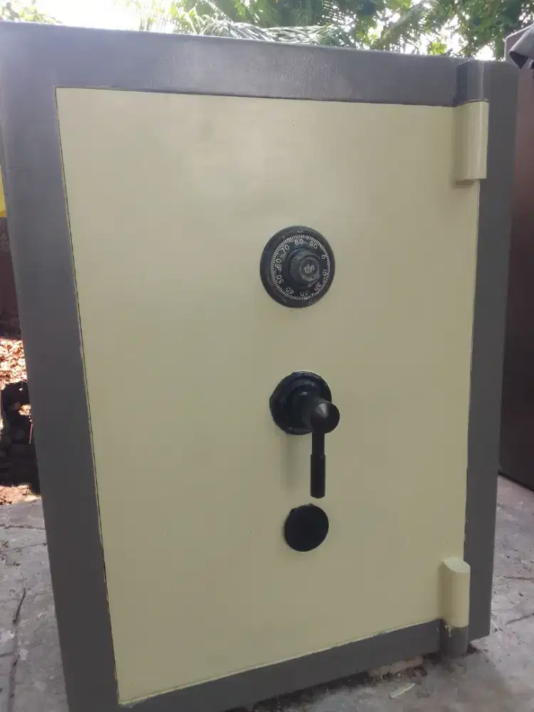 Jual murah Brankas untuk keamanan dokumen penting anda