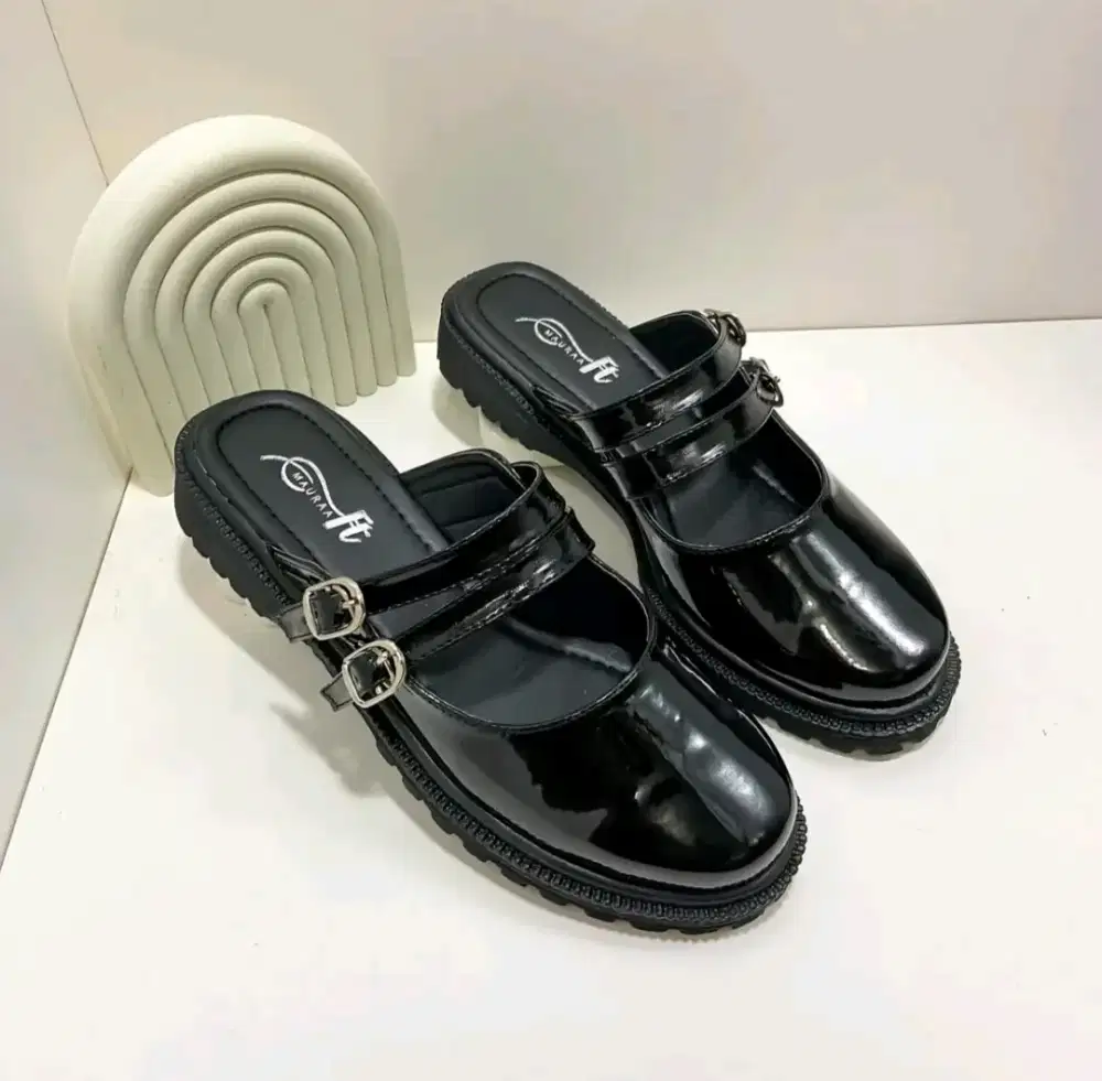SANDAL WANITA // Tutu
Hitam