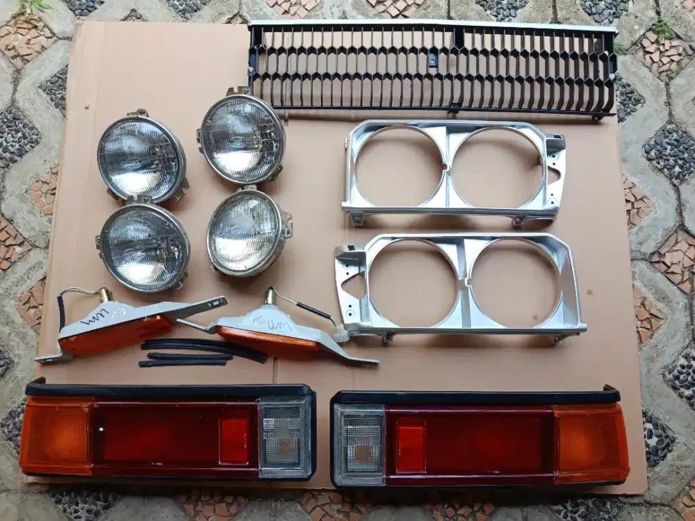 Lampu depan, belakang Grill dll fullset Toyota DX th 80