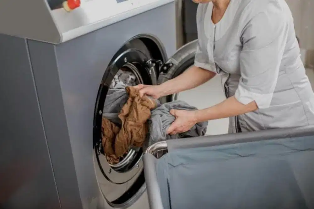 DICARI KARYAWAN LAUNDRY
