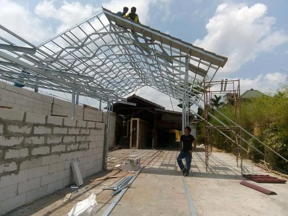 Pasang Baja Ringan Atap UPVC ALDERON Utk Renovasi Kayu Lapuk