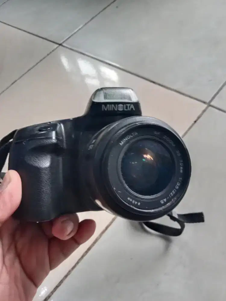 Minolta Dynax 300si + AF Zoom 35-70mm - Kamera Film Analog
