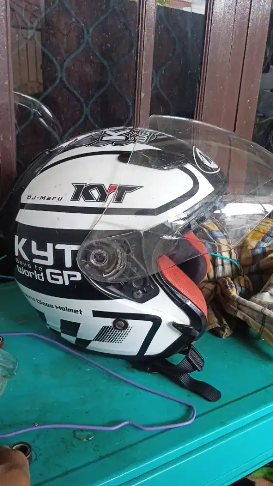 Helm KYT ukuran M