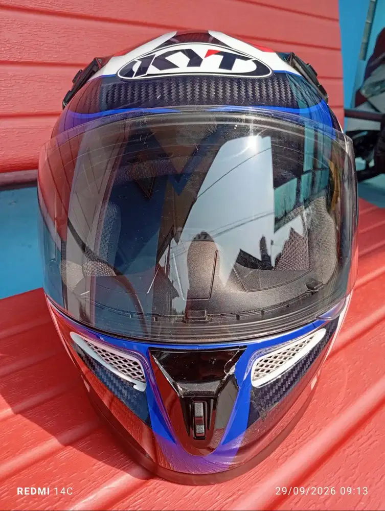 helm kyt full face bekas kondisi baru dipakai 2 kali. Harga nego