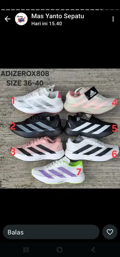 Karyawati toko sepatu