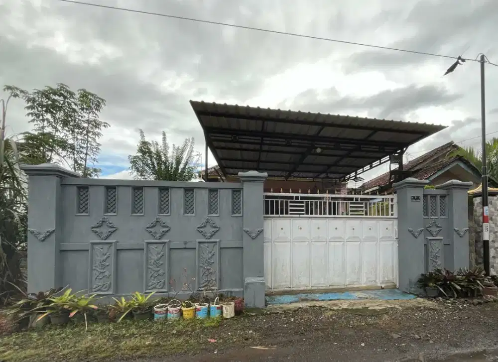 Jual murah rumah ; tanah belakang luas dan isinya