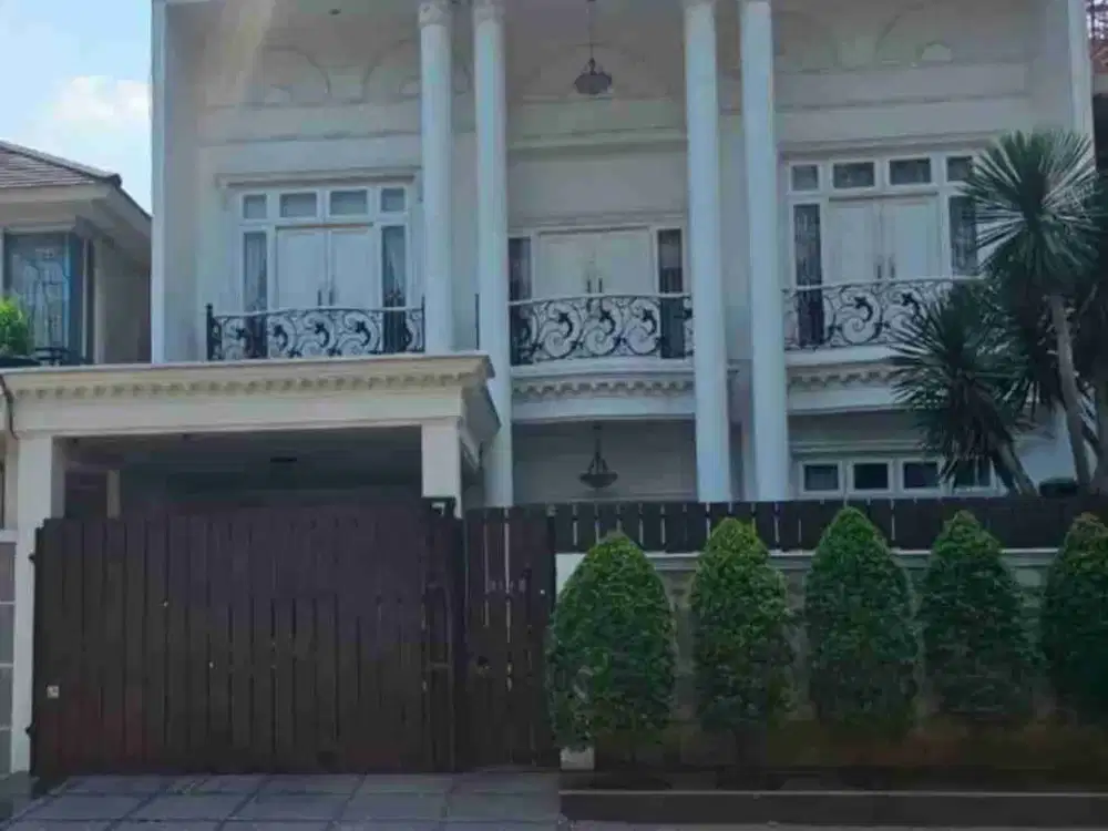 RUMAH MEWAH 3 LANTAI DI BOULEVARD CITRA GRAND CIBUBUR