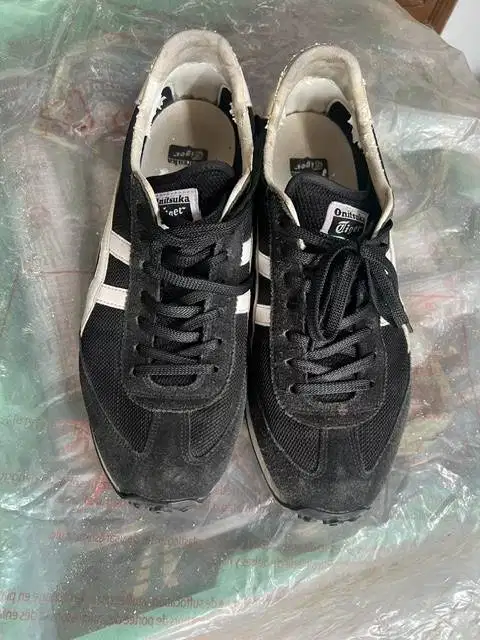 Sepatu Onitsuka Hitam Uk 43,5 Siap pakai