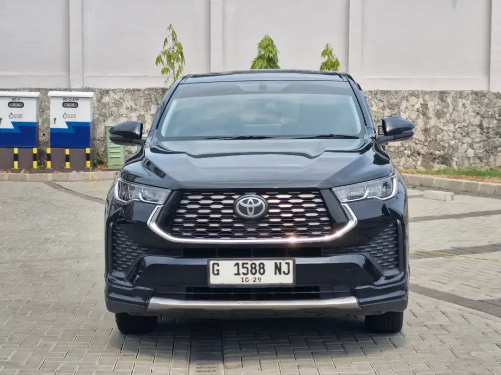 Toyota Innova Zenix V Modellista Automatic 2023 Hitam Metalik