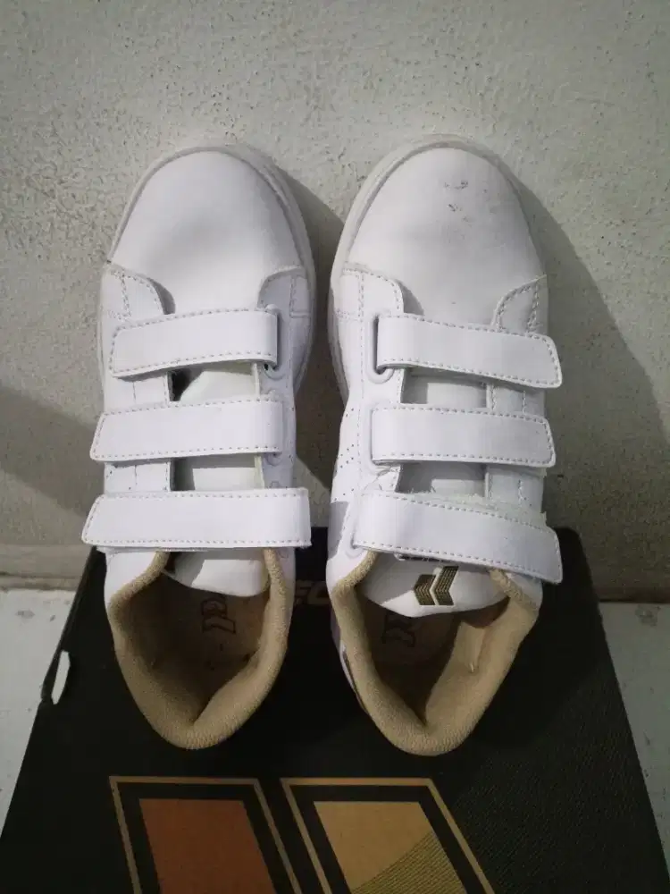 sepatu sport anak warna putih merk precise no 35 baru 