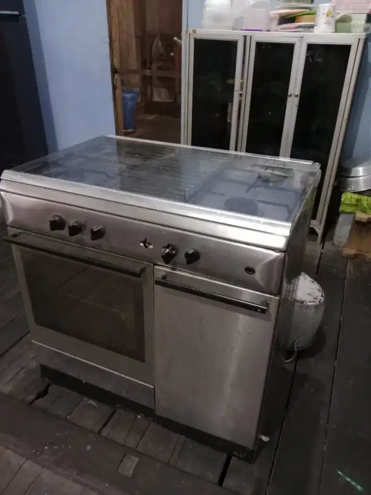 Djual kompor plus panggangan kue