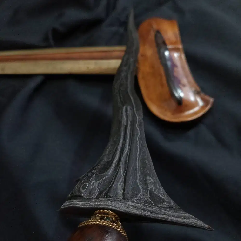 keris sepuh pandawa cinarita pamor wengkon isen warangka kayu kendit