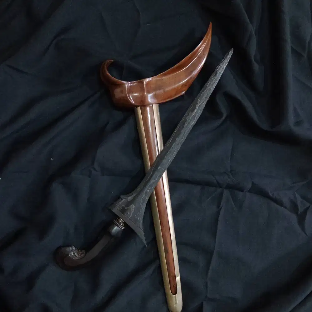 keris sepuh mundarang pamor wengkon isen warangka ladrang iras